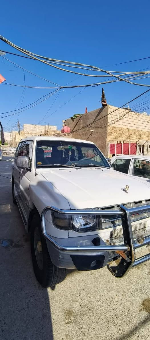 السلام عليكم باجيرو للبيع بجعه موديل 98 كير محرك بلادي 3000
اوتماتيك سياره نضيفه 
خير من الله 
المكان نجف 
السعر 65 وبيها مجال
الاستفسار ع هاذه الرقم ه‍ ***********
