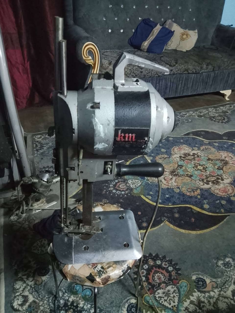 🔧 للبيع ماكينة قص أقمشة صناعية يابانية أصلية
من رخصه الادمن

ماكينة قص قماش KM اليابانية
موديل: KS-AU / KS-AUV
تُستخدم في معامل الخياطة وورش الملابس لقص جميع أنواع الأقمشة.

✅ المميزات:

صناعة يابانية أصلية 🇯🇵

سكين مستقيم لقص عدة طبقات من القماش

نظام شحذ تلقائي للشفرة

قوية وتتحمل العمل المستمر

مناسبة للورش ومعامل الخياطة
والثاني 
KURIS الالماني 
سرعه ٦٠٠٠ دوره بلدقيقه 
كهرباء ٢٢٠ فولت
سعر اليابانيه ب ٧٥٠ وبيهة مجال 
سعر الالمانيه ٤٥٠ 
شرط الفحص


**إذا كنت صاحب هذا الإعلان وتريد حذفه لأي سبب، رجاءا أرسل رسالة إلى الدعم الفني**