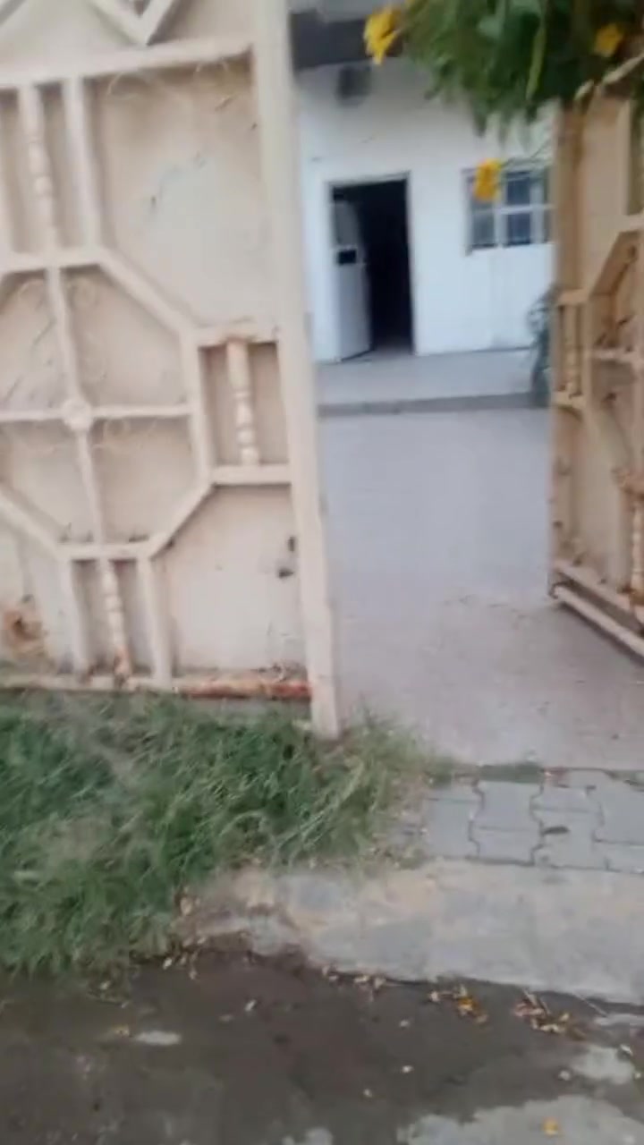 بيت للايجار طابق واحد غرفتين صاله مطبخ صحيات داخل خارج ستقبال خطار كراج سياره حديقه الموقع شركه قرب مدينه العاب سندباد للاستفسار *********** ***********

