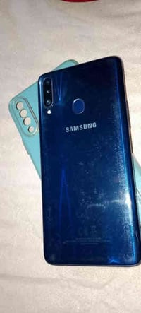 موبايل البيعA20ذاكرة32يشغل40فريم سعره65الف بي مجال متواجد وتساب فقط رق...