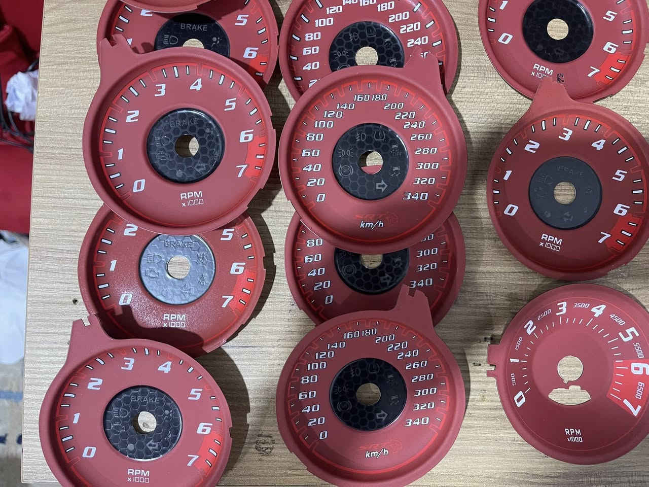 شباب لوحات عداد جارجر احمر
متوفر 
340 km
300km
300km scat
موجود توصيل لكل المحافظات
