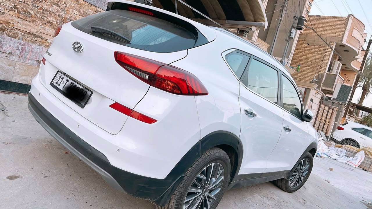 السلام عليكم للبيع توسان  خليجي وكالة الكاصد موديل ٢٠
فول مواصفات عدا البانوراما  رقم بغداد  الدولي. 
سيارة جاهزة من كلشي صدر جديد تبريد ثلج تخم تاير 
كير محرك كلة  جديد سيارة ماشية ٨٢الف 
سيارة بيها ٥قطع صبغ بدون دواخل وسونار بلمنشور 
 مواصفات 
بصمة 
كشنات جلد 
كشنات كهرباء 
شاشة  اندوريد وكار بلي 
كامراة دوارة 
لايت خمس عدسات 
تحكمات  جهتين 
محرك ٢٠٠٠دوش 
مكاني بغداد. 
السعر ١٤٤وبيها مجال 
الشراي يتصل 
***********
