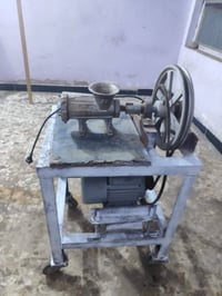 عندي هاي المثرامه مال اللحم للبيع سعره 250قفله بعدها جديده قليل مستعمل...