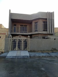 دار للبيع • طابقين • مقابل مستشفى اللبناني