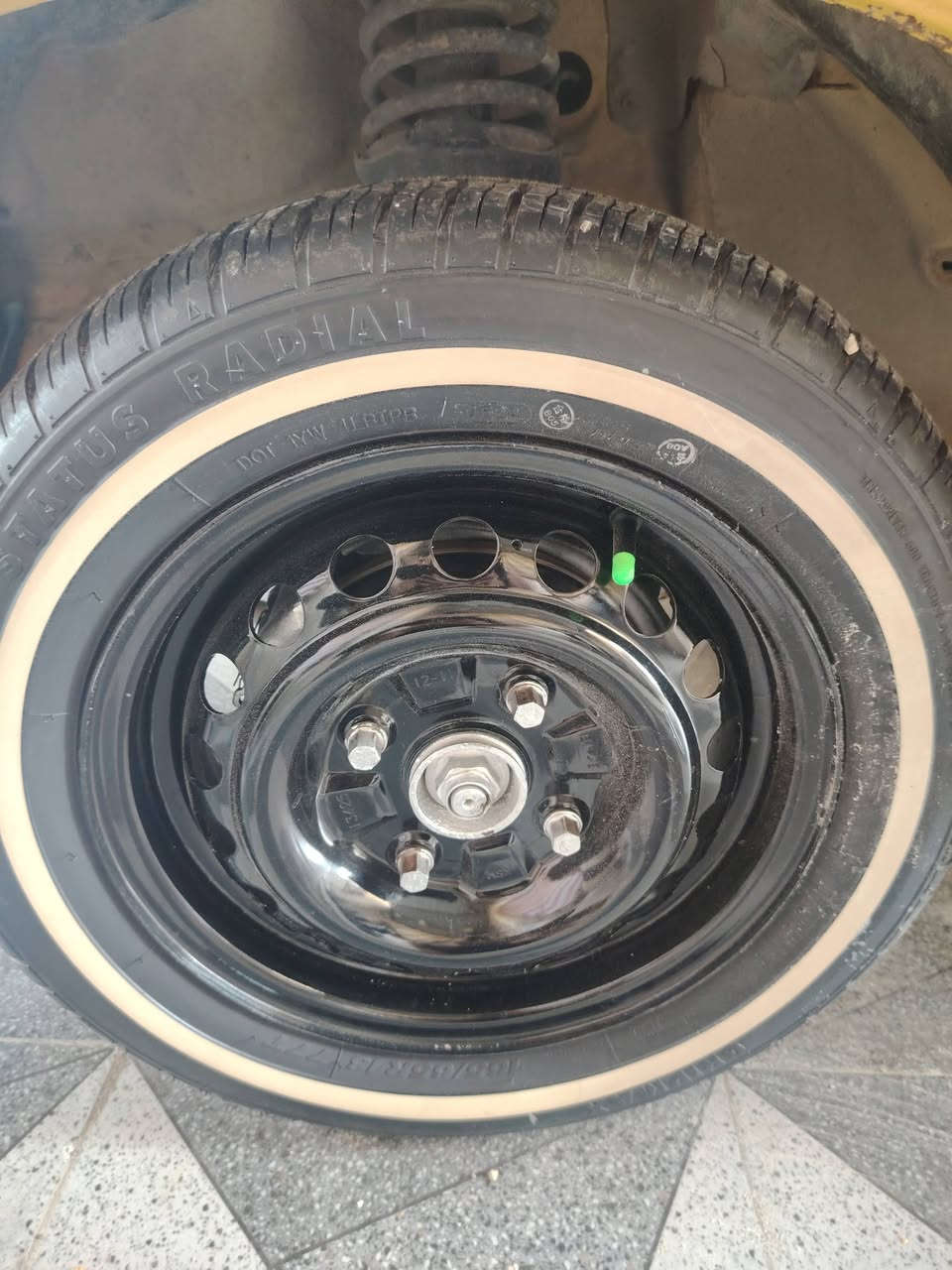 سلام عليكم سايبه مديل 2015  رقم واسط نكليزي تحويل ثاني يوم سياره جاهزه تخم تاير دوشمه باتري كله جديد 
السعر 33 بيه مجال قليل *********** مكان واسط
