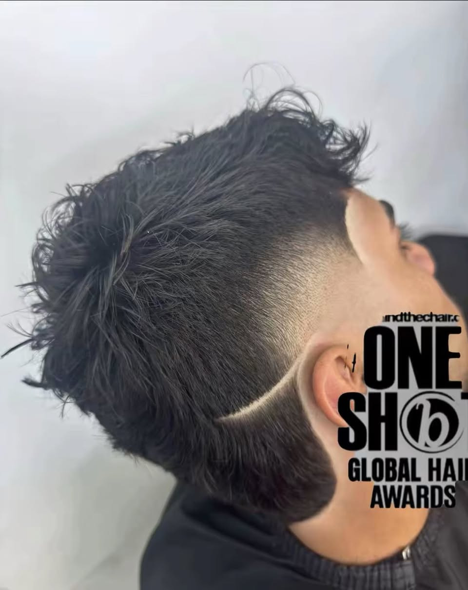 حلاق احمد احدث قصات
ايطالي+ برازيلي+ رسمي
متوفر عنايه للبشره ✨💈
عنواني يم باب B يم سيطره
رقمي ☎️((*********** ))
