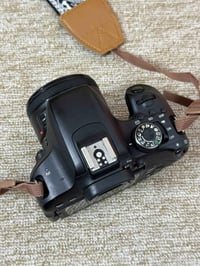 للبيع / canon 800d 🔹 المواصفات الرئيسية:  • المستشعر: CMOS APS-C بدقة ...