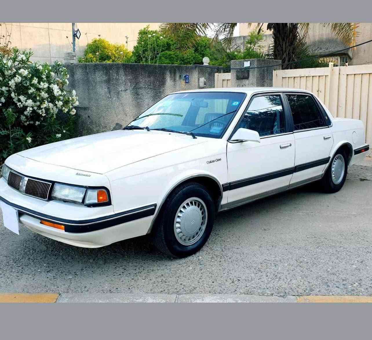اولدز 1990
السعر 45
رقم نينوى دولي 
سنويه 2031 هزه جديده
مكينه بلادي شرط لا صرف ولا نفخ
كير بلادي شرط 
الصدر (الطخم) جديد
صبغ سقف صندوق بوند اثر تشليع
بدون ضرر بدون دعم
كهربائيات كلها شغاله
تبريد كمبريسر مجيم

للاستفسار التواصل ***********
مكاني زاخو زاخو, دهوك
