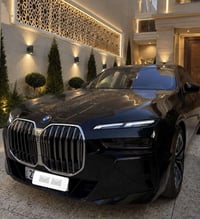 BMW 740  كلين.  2025  ماشية 26 الف  سقف روز رقم اربيل  تحويل. ثاني يوم...