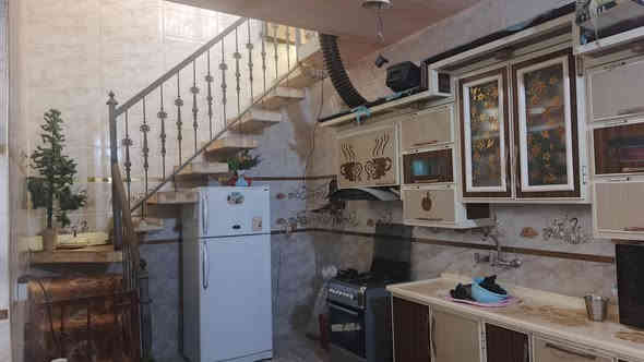 بيت ١٠٠ متر مربع ركن البراكيه شارع المعمل قرب محطه الثناء محطه العيساوي البيت يتكوون من غرفه وصاله ومطبخ وستقبال صحيات خارجيه وداخليه  البناء طابوق السكف عكاده سيراميك كاشي درجه اوله سقوف ثانويه يباع معه البيت سبلت طنين وكاونتر تفاصيل البيت وصور البيت من داخل وخارج مراسله صاحب دار وتساب *********** او تصال
السعر ٣٥ وبي مجال
