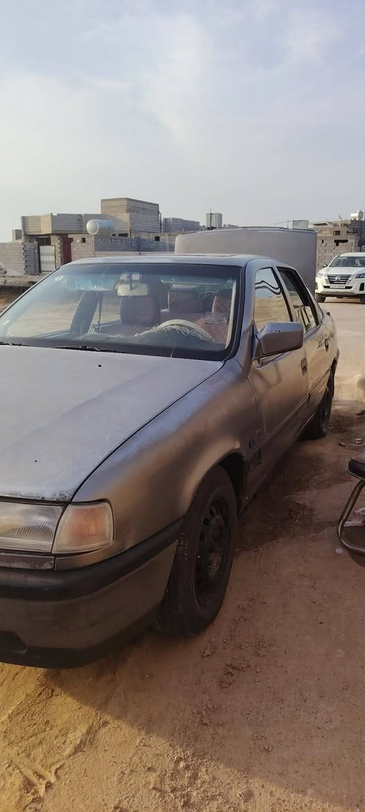 السلام عليكم اوبل فكترا موديل 90 محرك 1800 كير اوتوماتيك السياره بلاديه تخم تاير جديد ما ناقصها كلشي العنوان الرمادي للاستفسار الاتصال على الرقم ***********
