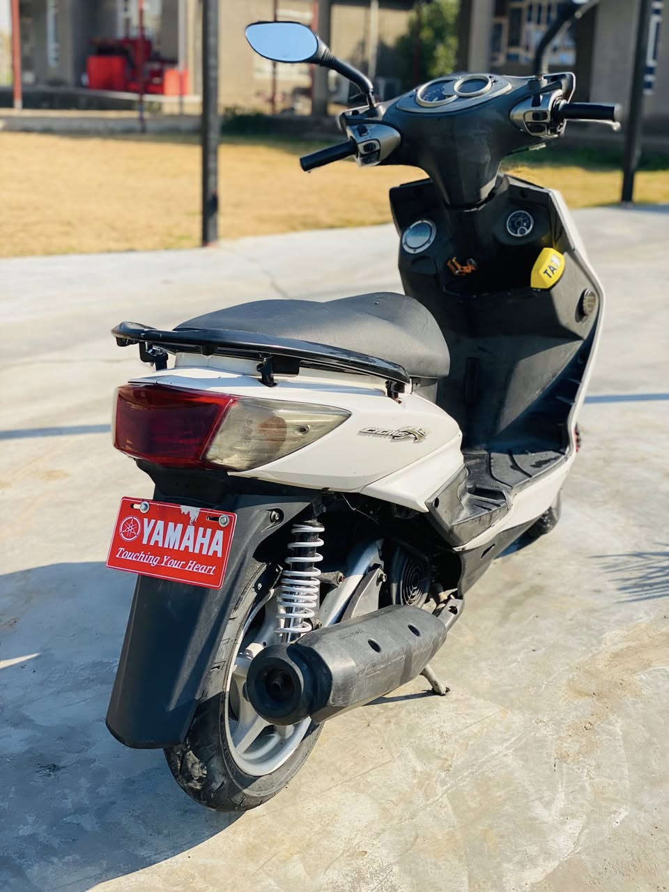 سلام عليكم دراجه سكنس فحل خير من الله محرك مكفول رمبه و مال بيت لايت زنون كهربائيات فول 
السعر من 875و بيه مجال لكن في لشراي ⚪️
العنوان سلمان باك 
او مراوس ب إيراني حسب القناعه 
رقم ***********
