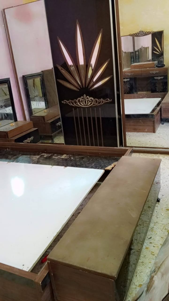 غرفه 6 قطع سعر 250 الف اي استفسار رقم ***********
