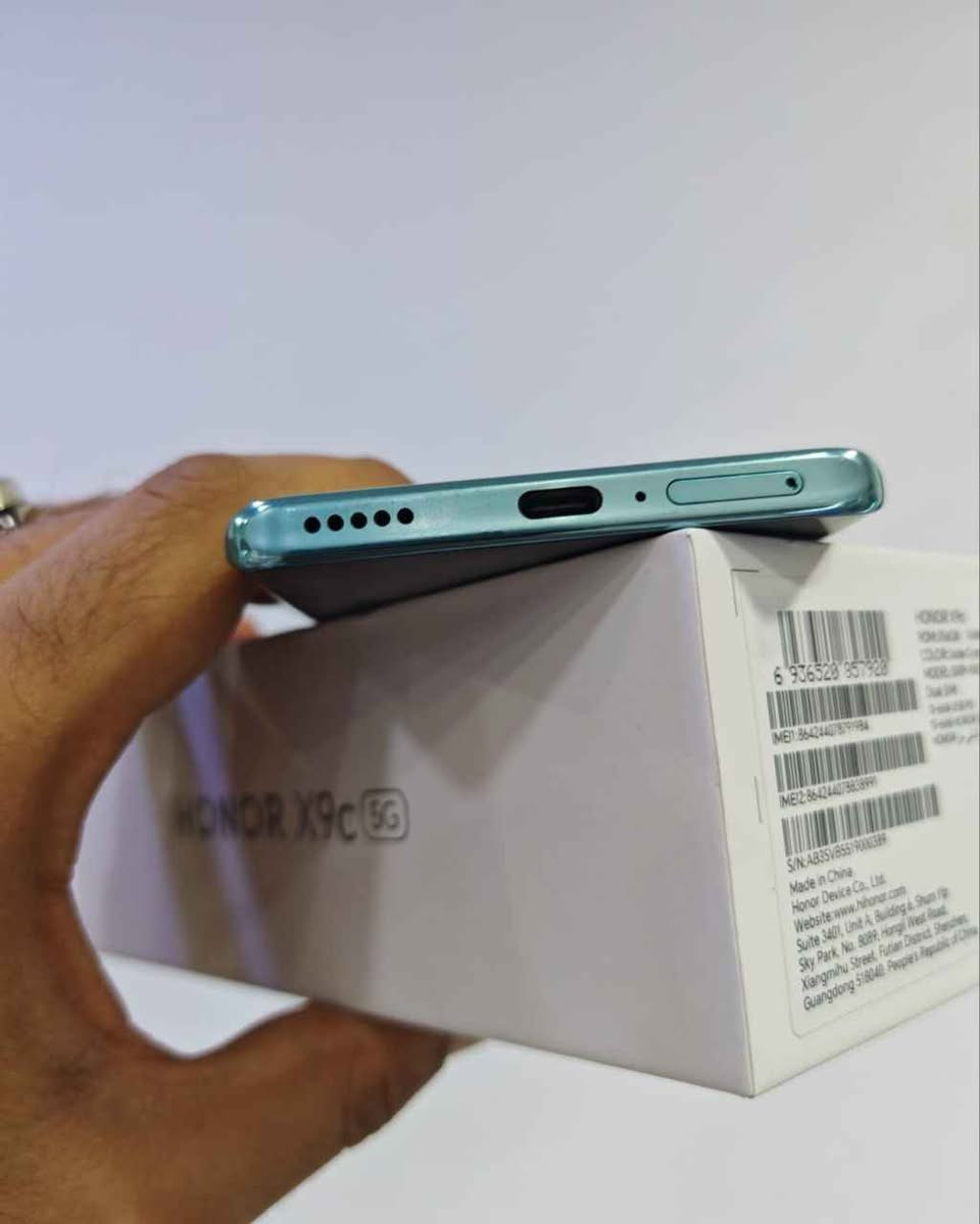 السلام عليكم للبيع HONOR X9c 5G رام 12 جهاز نضيف كلش مكفول من الخدش وبي ضمان فحص لك  ذاكرة 256 جهاز مواصفات قوية من هونر كامل ملحقات السعر 375 الف وبي مجال مكاني البصرة *********** البصرة, العراق
