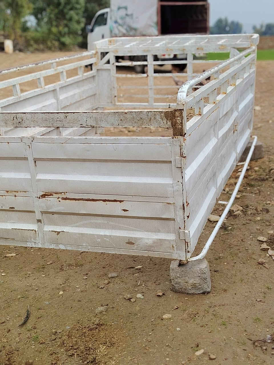 محجل للبيع نضيف كيا 2700 السعر 250 العنوان تلكيف الشراي يتصل *********** حديد درجه اولئ
