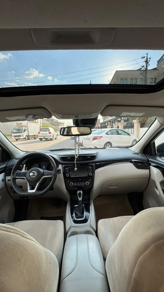 نيسان روگ سبورت2021 Sl فول مواصفات ناوكريمى
92 هةزار كلم رويشتوة
يةك بارجة جاملغى بشتةوة
ايرباگ بةس شانى لاى سةكن 
دبل اكسل
جواربستون مكينة ٢٠
بةصمة شغال
كاميرا
سلايد

***********
شوين- هةولير
