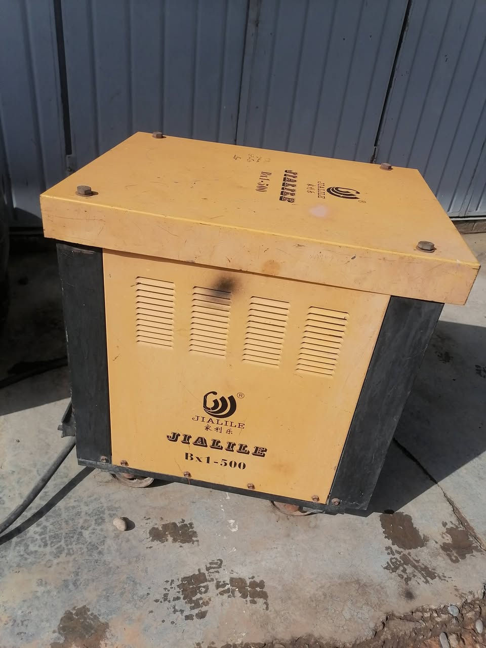 السلام عليكم ولدن لحيم للبيع اخو الجديد باب اول واستعمال قليل وكلشي مثل ما موضح في الصور السعر 450 وما متواجد على الفيس هذا رقمي ***********
