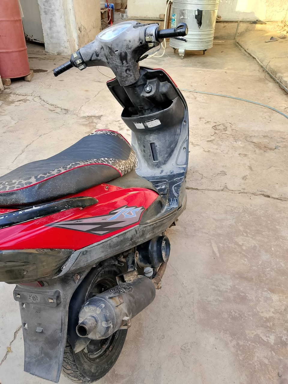 دراجه ماكس نضيفه مكينه خرسه خير من الله بوشه 55 شلعه ومعدل كهربائيات شغاله نص سلف شرط مكان ديالى الغالبيه ***********
