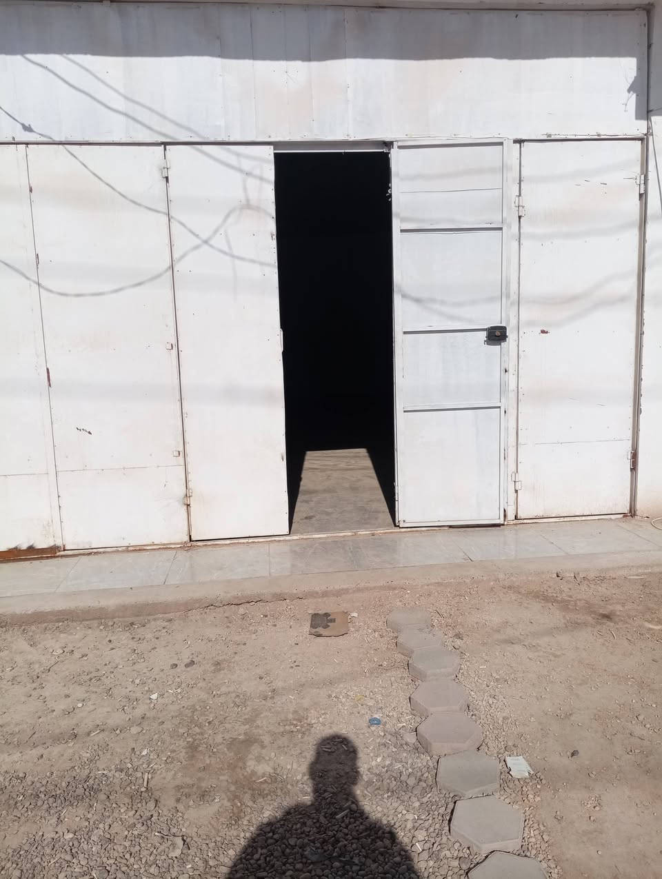 سلام عليكم
باب دفتريه عرض 5متر وارتفاع 3ونص 
السعر 350 
*********** العنوان الكوفه
