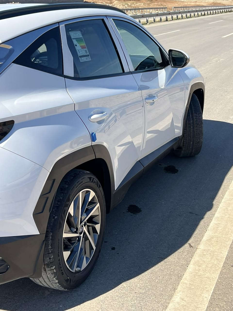 السلام عليكم توكسون 2023  كوري ماشيه 63 الف بيها ملاحظات بسيطه سياره احلى من الصور كير محرك شرط  بدون صبغ وتبديل فول مواصفات بس بدون تنته المعروفه مال  توكسون السعر 210 وبيها مجال بسيط عنواني موصل الأيسر موبايل ***********
