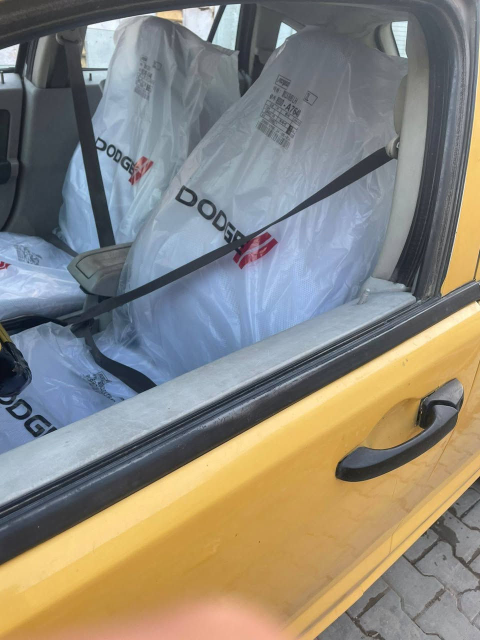 السلام عليكم دوج كاليبر مديل 2007 سياره نعمه من الله مكينه حلوه بس الكير بي مشكله مشكل على نمره وحده ولكشر كدامكم واضح بصور مصفره السياره تحويل ثاني يوم  سعرها 30 وبيها مجال عنوان بغداد مدينه الصدر استفسار ***********
