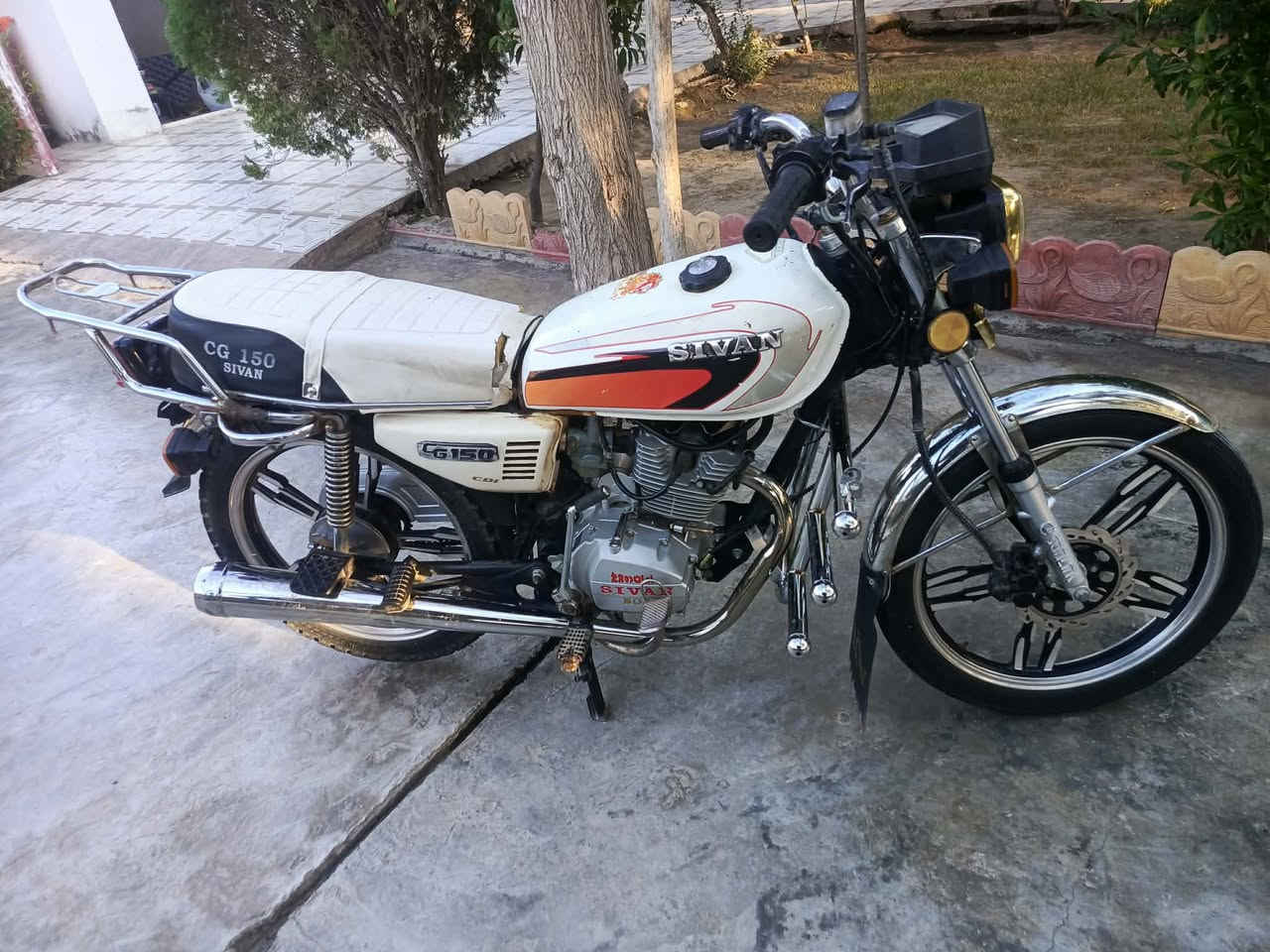 سيفان البيع موديل2021نضيفه خير من الله اي نقص مابيه بس الدشبول وهاهيه نكره سلف هندر شغل مكان تقاطع القدس *********** السعر ٤٧٥بيه مجال
