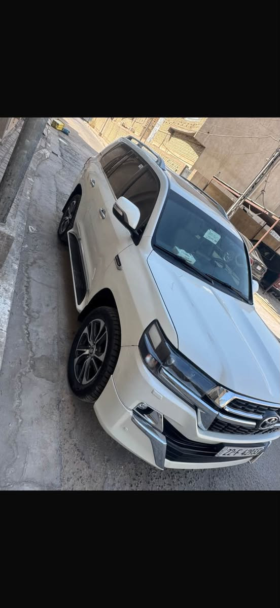 السلام عليكم 
 لاندكروز 18 خليجية كاز سياره نظيفة بيها صبغ جاملق ايمن وطرف البنيد بدون ايرباك وباقي كفاله عامه السعر380 وبيها مجال بسيط مكان السياره البصرة 
للتواصل واتساب واتصال 
***********
