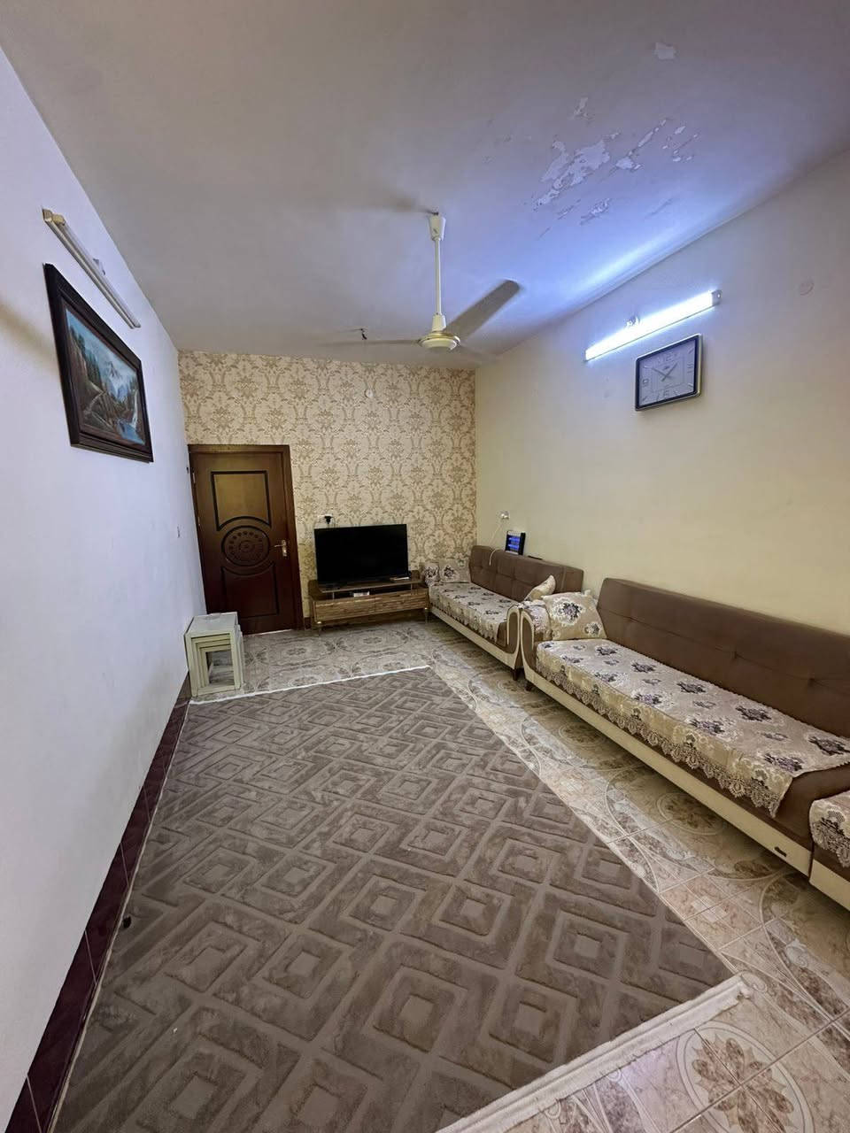 بيت للبيع
المساحه 140 طابق واحد طاپو 
الموقع  حي رمضان
محتويات البيت : استقبل - مطبخ _ صاله داخليه - غرفتين نوم- حمام داخلي - صحيات داخلي وخارجي - كراج

للاستفسار خاص او اتصل ***********

