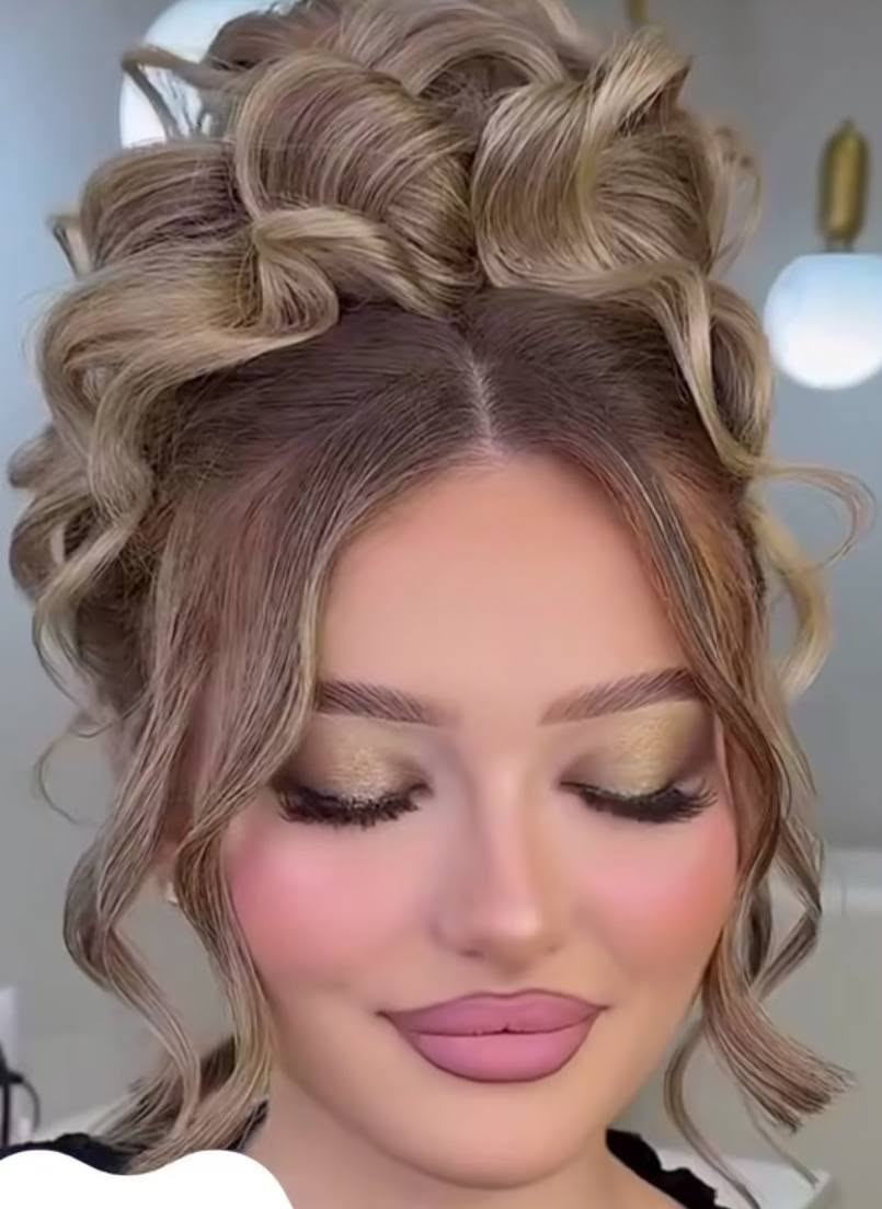 عررررررروض😘❤😘❤😘 
#ديمه_بيوتي_للسيدات  🥰. 
اسعار المدعوة.
  تسريحه نص رفع 20. 
فقط ميكب 15. 
ميكب وتسريحه نص رفع . 40. 
فقط تسريحه رفع 25. 
 ميكب وتسريحه رفع 45. 
 الحجز☎️***********
