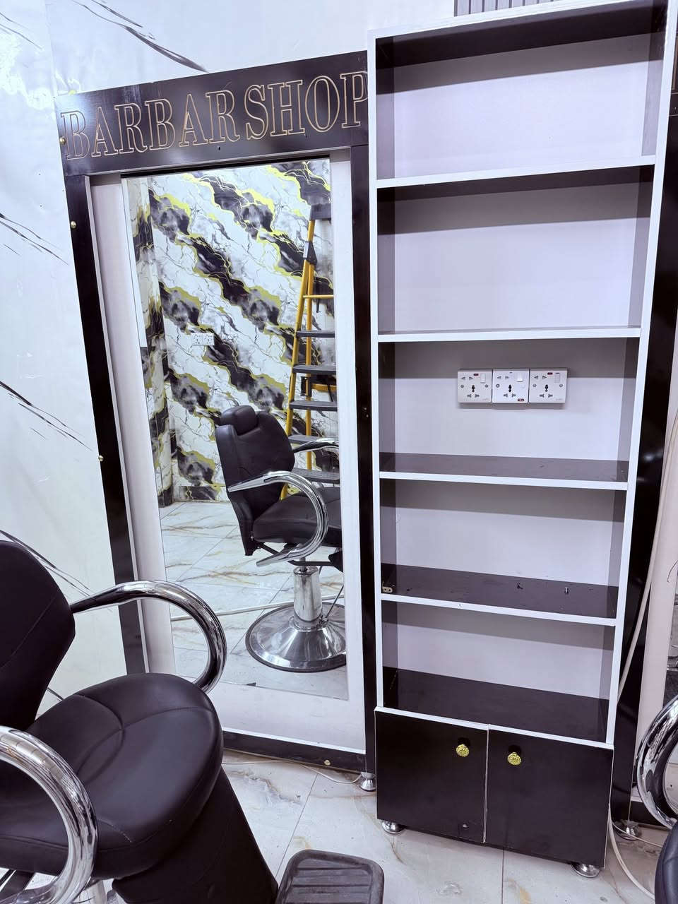 السلام عليكم
كراسي حلاقة2 جدد مستخدمات اسبوع بس
مري وفاترينا هم جدد 
رايدهن شلع ب500 مكاني بغداد الحسينية
***********
