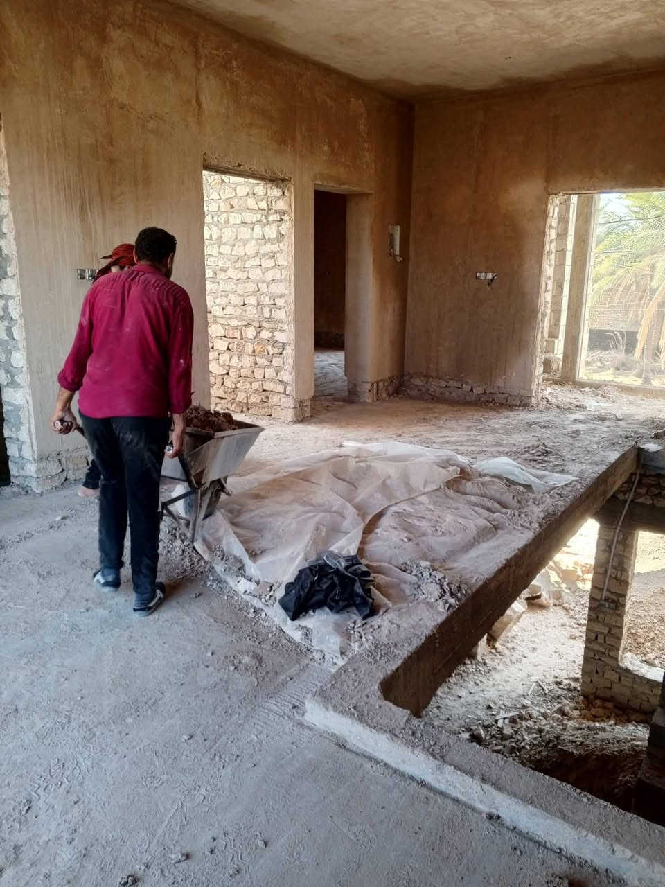 Peace be upon you. We have a ready team available for various services including: material handling, house cleaning, demolition, scraping, garden cleaning, river erosion, and more. We work day and night, and our equipment is ready. Just call us at ***********.
