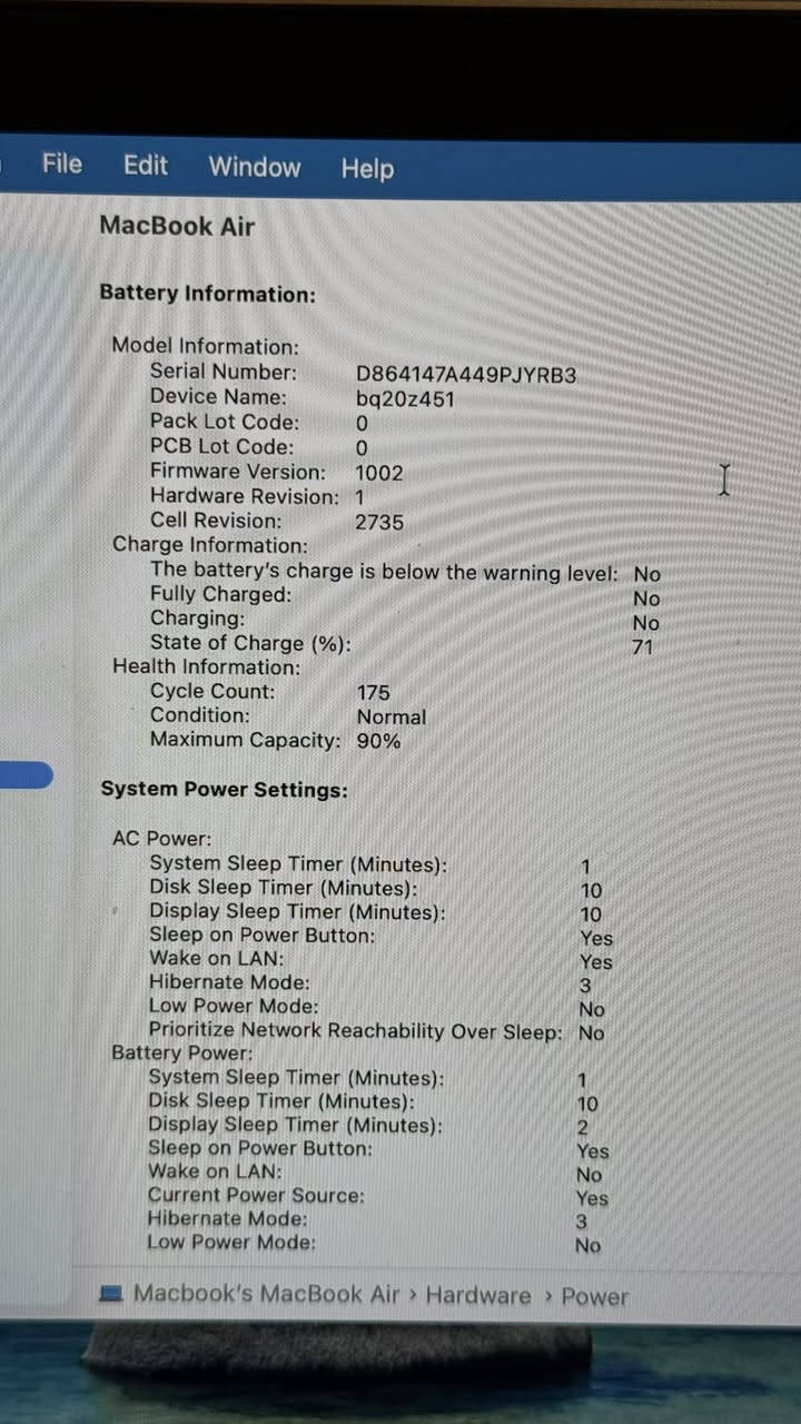 Macbook m1 air ماك بوك
الجهاز نظيف مواصفات رام ٨ شاشه ١٣ تخزين ٢٥٦ 
بطاريه ٩٠ سايكلات ١٧٥ 
الحهاز نظيف ولا شخط بي 
يجي ويا كفر ولزكه شاشه وشاحنه الاصليه وكيبل 
ماعدا الكارتونه 
السعر ٧٠٠ الف 
واتساب ***********
