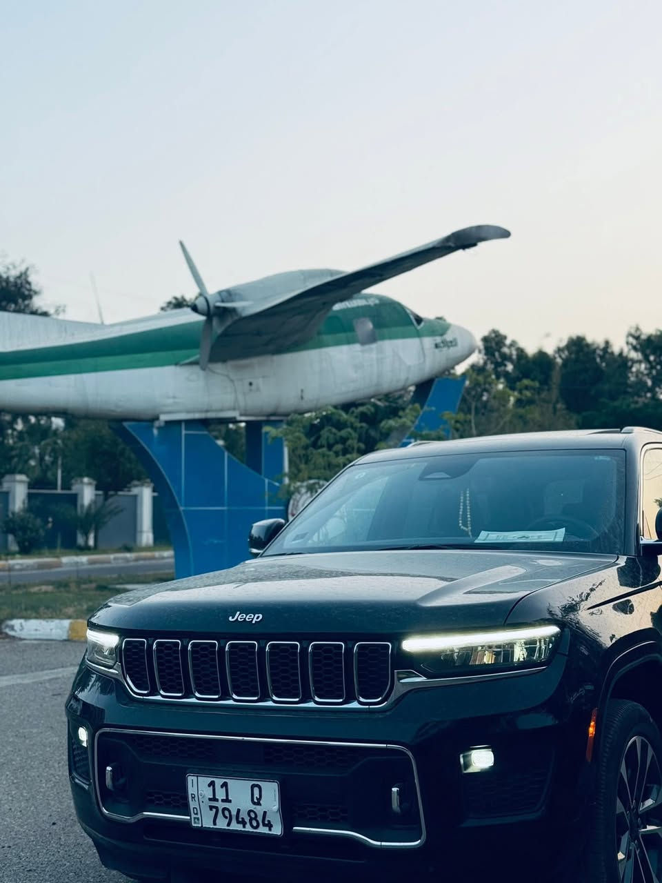 جيب كراند شيروكي اوفرلاند
الموديل : 2023
المحرك:V6, 3.6L.
العداد: 19 الف
السياره : 5 راكب المرغوب
رقم بغداد بسمي تحويل ثاني يوم

المواصفات : فول 1/1
* دفع رباعي 4x4.
* نظام تعليق هوائي (جكات). 
* قيادة ذاتية عند المنعطفات.
* رادار امامي مع مانع تصادم. 
* تحذير الخروج عن المسار. 
* مستشعر نوم السائق مع نظام التوقف الآلي. 
* تحذير النقطة عمياء  .
* نظام تحذير عند التقاطعات. 
* نظام تحذير عند تجاوز السرعة المحددة. 
* إنارة محيطية خمس الوان. 
* شاحن موبايل وايرلس. 
* تعديل وضعيات مقود السائق كهربائيا. 
* مرايا تعتيم ذاتي. 
* المرايا الجانبية قابلة للطي كهربائيا. 
* نظام الصوت 9 سماعات Alpine.
* ويل قياس 20 انج.
* سقف بانوراما. 
* شاشه كبيرة 10.1 انج. 
* نظام الخرائط (GPS).
* عرض خرائط الطريق على لوحة القيادة.
* لوحة القيادة بقياس 10 أنچ. 
* المصابيح الأمامية LED. 
* كشافات الضباب LED.
* المصابيح الامامیة متحرکة.
* دخول ذكي. 
* بصمة على 5 ابواب للدخول الذكي. 
* تشغيل عن بعد.
* الصندوق الخلفيي كهربائي.
* فتح الصندوق الخلفي مع حركة القدم.
* ذاكرة لحفظ وضعيات الجلوس للسائق. 
* ذاكرة لحفظ وضعيات الجلوس للراكب.
* مساج للمقاعد الامامية السائق والراكب. 
* المقاعد الأمامية كهربائية.
* المقاعد الأمامية تبريد وتدفئة.
* المقاعد الخلفية تدفئة.
* ستائر للشبابيك الخلفية.
* انارة داخلية LED متعددة الالوان. 
* حساسات امامية. 
* حساسات خلفية. 
* مكيف خلفي مع وحدة تحكم منفصلة. 
* تدفئة ستيرن. 
* مانع تصادم خلفي.
* بلوتوث تلفون. 
* محدد سرعة. 
* نظام التشغيل والاطفاء الاوتوماتيكي .
* نظام بريك اوتماتيكي.
وبعد بيه هواي مواصفات جناي الاوفرلاند يعرفهن

اني مستورده ومصلحه بيه ربع جاملغ صبغ فقط باقي غراضه الاصليه بدون تبديل وبدون صبغ فقط بارد جدا بسيط
سياره بدون ايرباك بدون لغد بدون شاصي شرط الفحص وين ميعجبك
ناشر رقم شاصي
سياره مسويله صيانه دهن وفلتر ومابيه اي نقص وبيه كتاب تضليل
مكاني بغداد
‏‭0773 489 8688‬
وتساب 👈‭ 0790 316 8635‬
