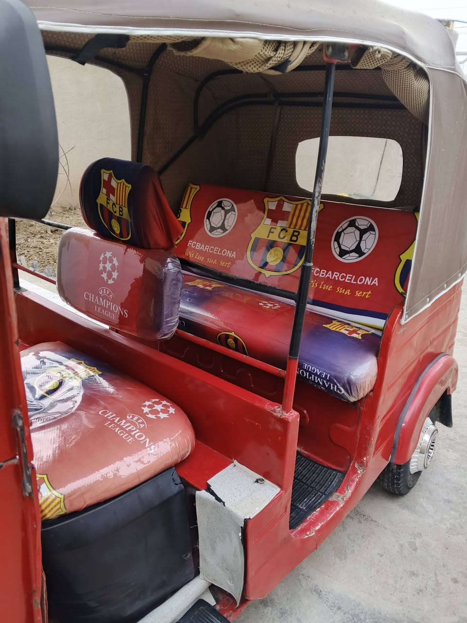 السلام عليكم تكتك موديل 17 عل 18 اوراق كشر نضيف بيه خياس قليل سعر  مليونين 600 وبيه مجال موجود خاص 
هاذه رقمي ***********
