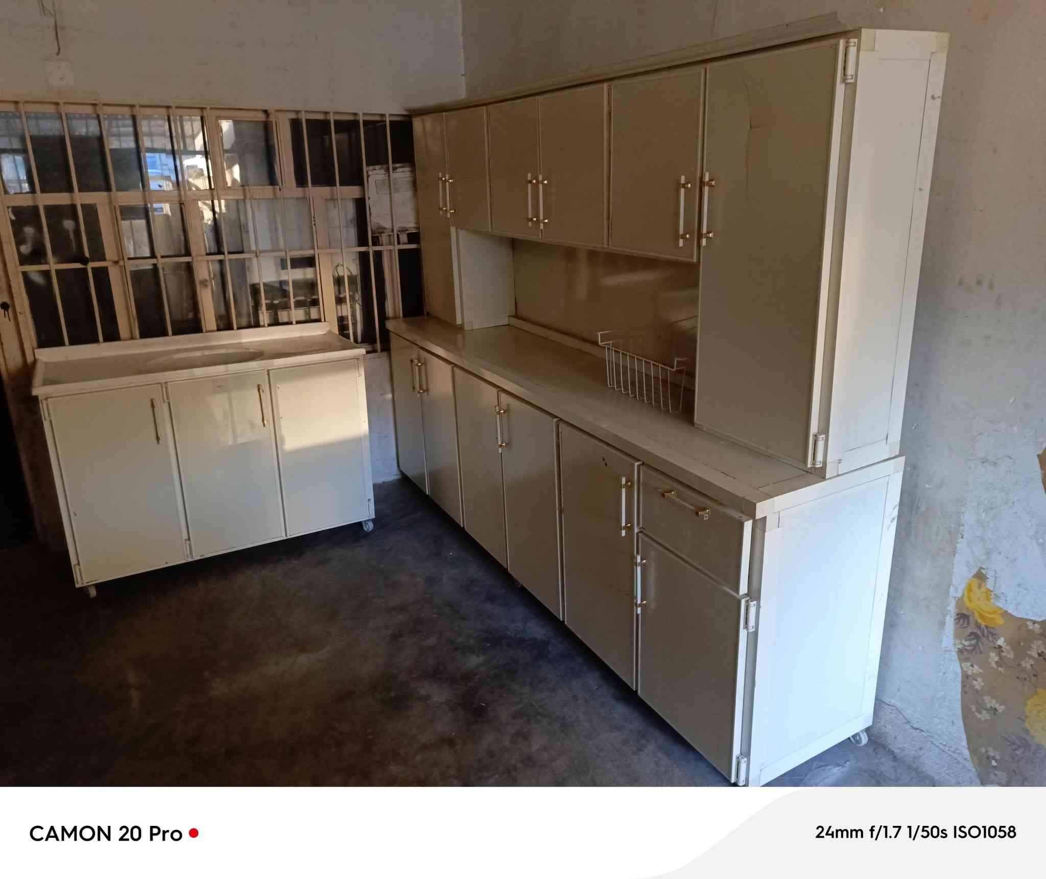 اسلام عليكم كاونتر 3 امتار سعر 180 الف استفسار اتصال بل رقم ***********
