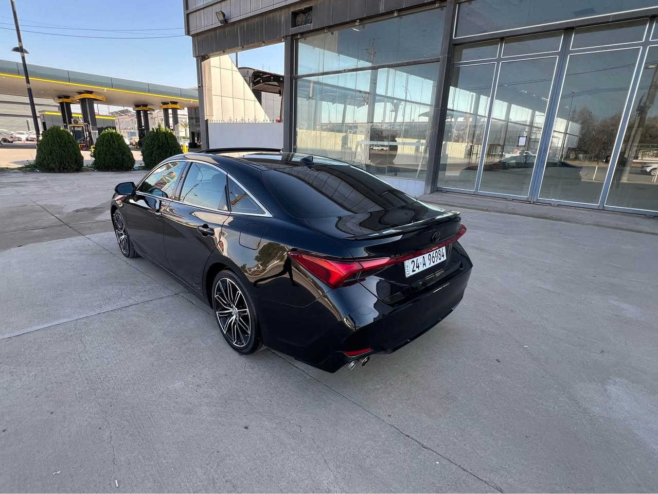 تويوتا ئةڤةلون 
مواسةفات ئةمريكى 
موديل / 2019
100 مايل رويشتووه
مواسةفات - xse - فول فول 

گير - مةكينه - بةشةرتى 10 فيتةر 
تةحويل - غرامه - بةشةرت 

كلين - تايتل - كارفاكس كلين 
پةلةيةك pdr هةيه 
دةعامى بو دةعامى بةشةرت 
تةزرةى نييه 
￼
شوين / هةولير 
*********** وةتس ئةپ أربيل, العراق
