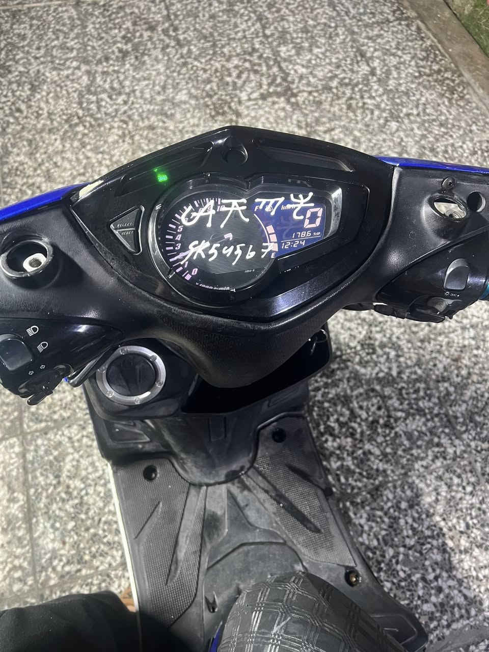 سلام عليكم دراجة سكنس لد محرك ما مفتوح نوزل كهربائي كلهة شغالةدراجة مكفولة مكاني بغداد البلديات سعر 950مجال بسيط ***********
