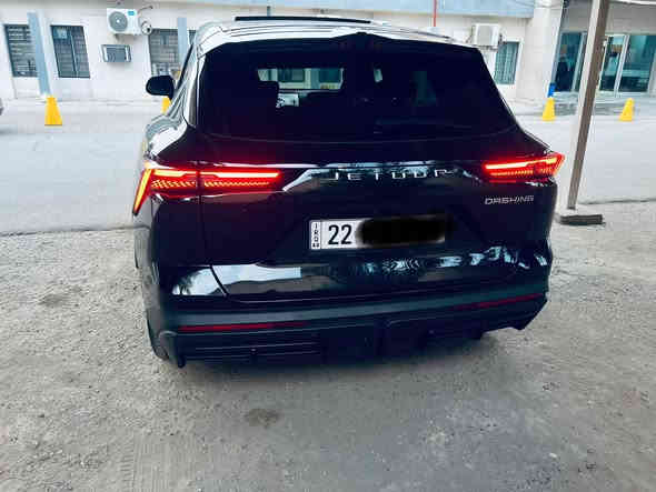 السلام عليكم 
جيتور  داشنك فول مواصفات

 JETOUR  Dasheng

موديل 2023 لون اسود ملكي

المحرك: 4 أسطوانات 1500 تيربو ✈️🚀

196 حصان

ناقل الحركة: اوتوماتيكي من 7 سرعات

العداد: 15000 كيلو متر قابل للزياده

ضمان شركة/عليها ادامه بل شركه قبل اسبوع دهن وفلاتر وصيانه دوريه

رقم ااربيل باسمي

*المواصفات*

* إطارات قياس 20 إنچ

* فتحة سقف بانوراما

* 6 وسائد هوائية

* كاميرات محيطية 540 درجة

* شاشة التحكم بقياس  15.6إنچ

* لوحة القيادة الكترونية 

* نظام الملاحة خرائط GPS

* نظام كار بيت لعرض شاشة الهاتف المحمول

* بلوتوث / هاتف السيارة

* نظام أوامر وتحكم صوتي

* نظام صوتي 8 سماعات 

* شاحن هاتف لاسلكي سريع

* رادار تفاعلي

* تحذير مغادرة المسار

* نظام القيادة شبه الذاتية

* نقطة عمياء

* حساسات أمامية

* حساسات خلفية

* نظام تحذير الاصطدام الامامي والخلفي 

* نظام الفرامل اليدوية الاوتوماتيكي Autohold

* وضعيات قيادة متعددة

* دخول ذكي (بصمة)

* تشغيل عن بعد

* صندوق كهربائي 

* مقصورة الركاب من الجلد الفاخر

* مقعد السائق والراكب كهربائية

* مقعد السائق مع ذاكرة لحفظ وضعيات الجلوس

* مقعد السائق والراكب مبردة

* مقعد السائق والراكب مدفئة

* إنارة محيطية

* موسيقى ترحيبية

* عتبات الأبواب مضيئة

* مصابيح أمامية أوتوماتيكية زينون مع مصابيح نهارية LED

* نظام التحكم الذكي بالإنارة العالية

* المرايا الجانبية قابلة للطي كهربائياً

* مرايا بخاصية التعتيم الذاتي

* نظام مراقبة ضغط الاطارات

* نظام تنقية الهواء مع شاشة لعرض البيئة الخارجية

* حساس للمطر

ومواصفات أمان أخرى

ملاحظة: 

السيارة كلها مكفوله كفاله عامة بدون ضرر بدون شخط بدون صبغ كير ومحرك وكهربائيات كفاله عامه 

تحويل ثاني يوم 

السعر 160$ ورقه قفل قفل وماكو هيج سعر 

 

مكان السيارة  

بغداد 

للاستفسار الاتصال على الرقم.اسيا ***********
