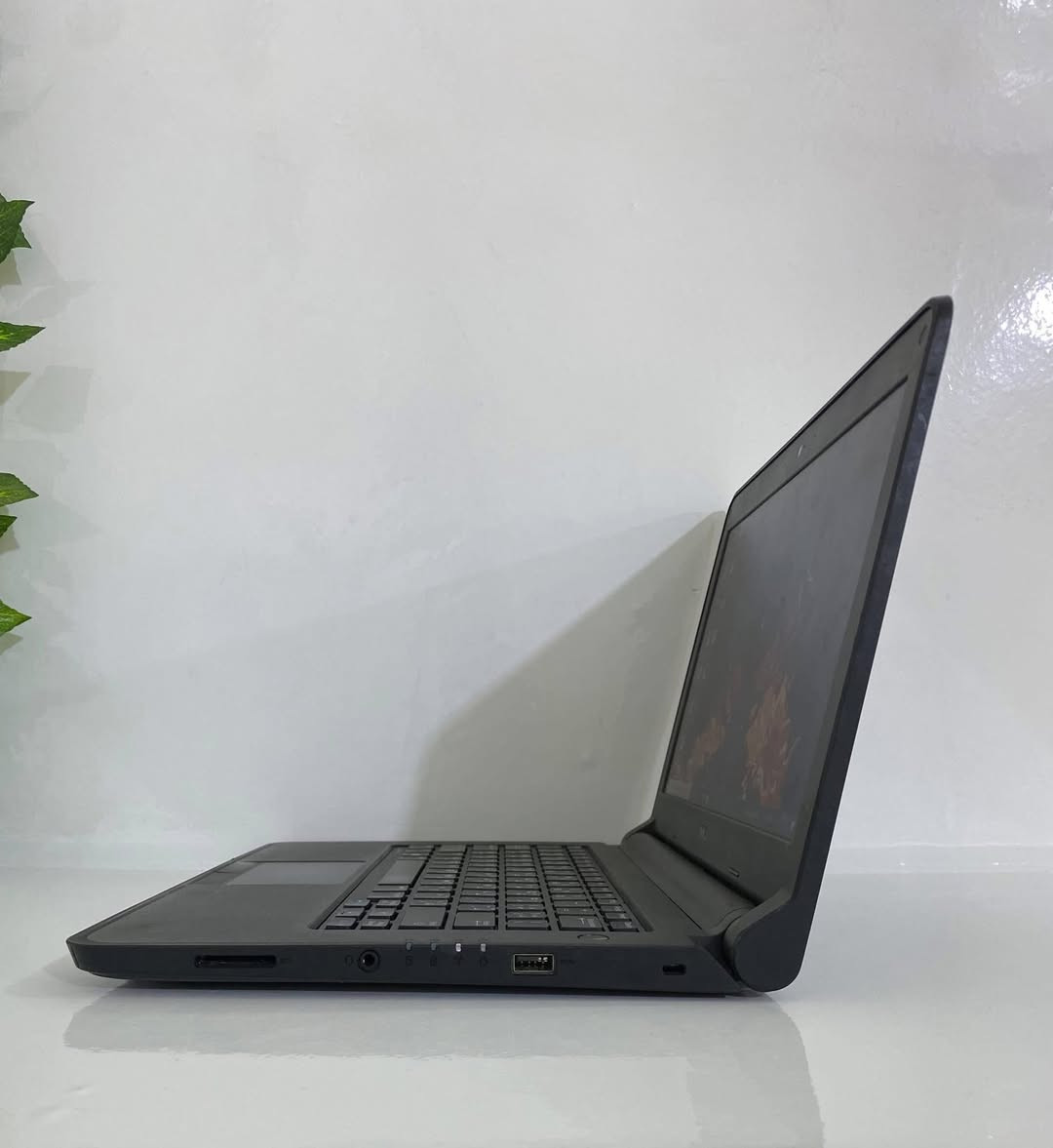 💻 Dell Latitude 3350 | خفيف، عملي، ومناسب للتنقل
لابتوب مدمج وسهل الحمل، خيار مثالي للطلاب والموظفين مع أداء ثابت للاستخدام اليومي.

⚙️ المواصفات:
• Intel Core i5 الجيل الخامس (U)
• رام 8GB قابلة للتطوير
• SSD سعة 256GB قابل للتطوير
• شاشة 13.3”
• كرت شاشة Intel داخلي حتى 4GB
• كيبورد عربي/إنجليزي

🎁 ملحقات مجانية: حقيبة + شاحن أصلي + ماوس + ماوس باد
🛡️ فحص كامل عند الاستلام + ضمان استبدال أسبوع
🖥️ ويندوز وأوفيس منصّبة مجانًا

💰 السعر: 160,000 الف فقط 
📩 للحجز راسل الصفحة


**إذا كنت صاحب هذا الإعلان وتريد حذفه لأي سبب، رجاءا أرسل رسالة إلى الدعم الفني**