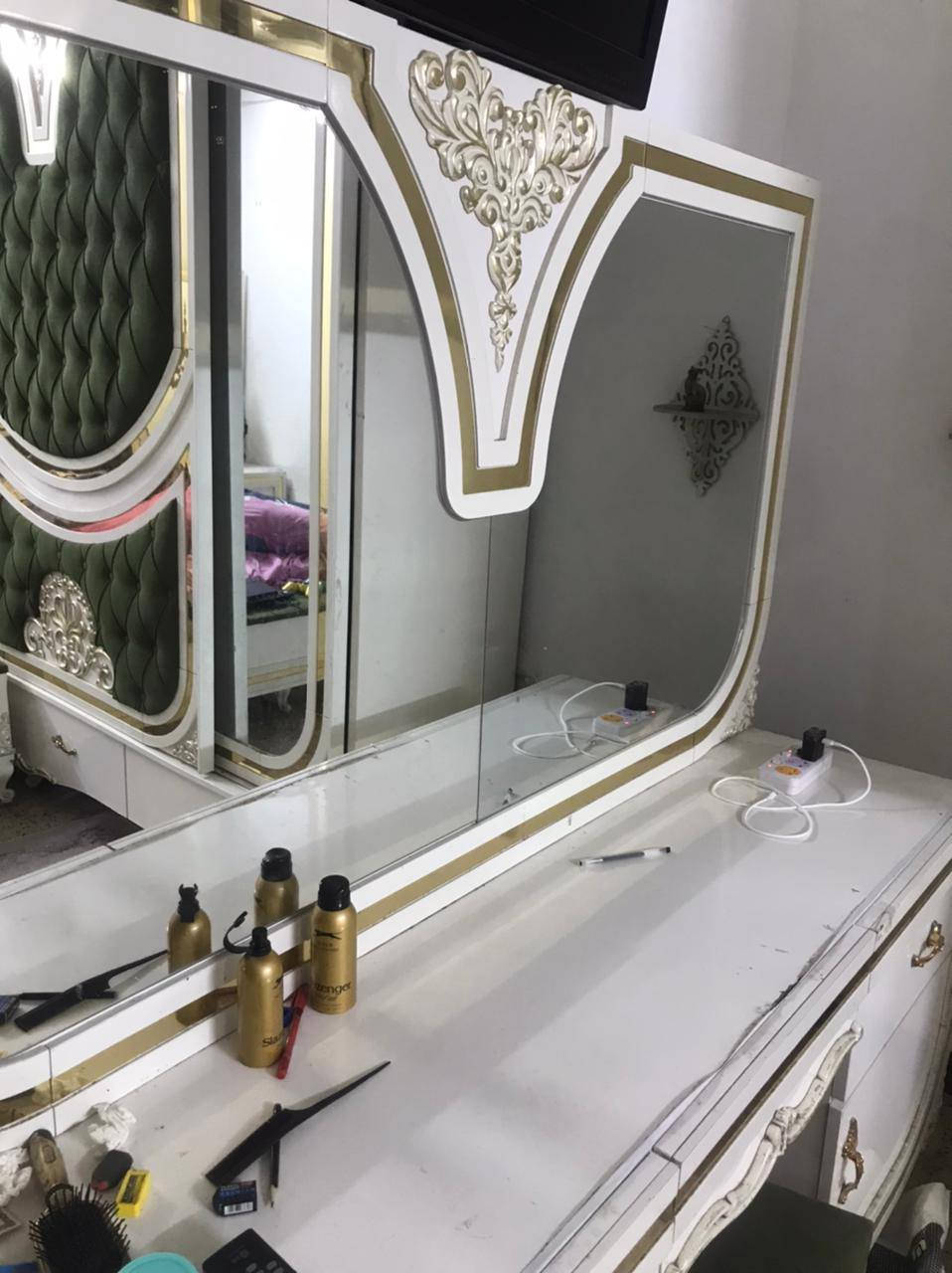 غرفه تركيه ضخمه نظيفه و مرتبه و صايره عباره عن 8 قطع السعر 750 الف للتواصل:
***********
