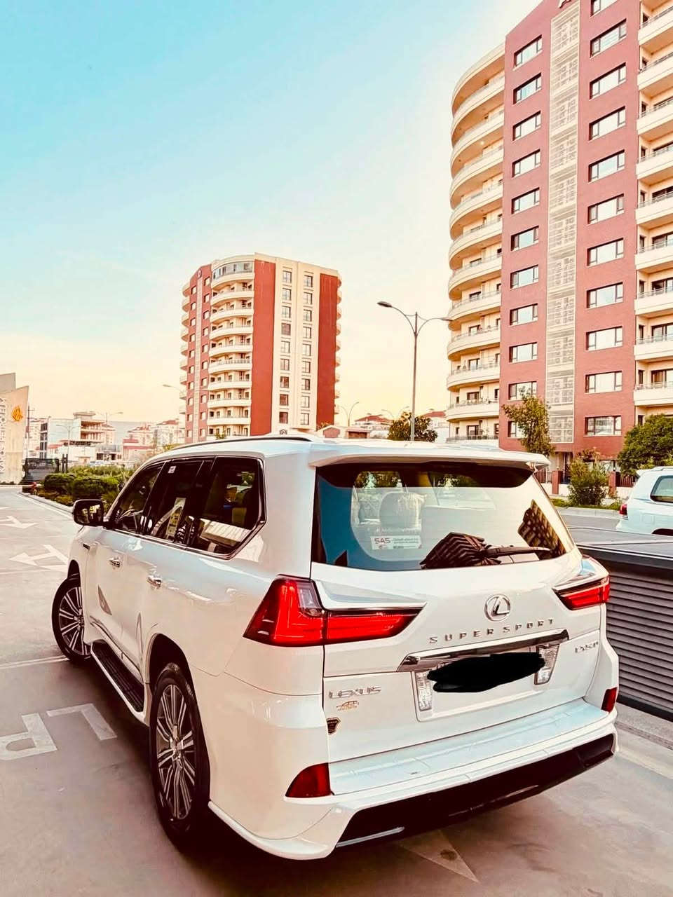للبيع: Lexus LX 570 2016 بريم  الموديل: 2016
الممشى: 91,000 كم 
السعر 525 
الحالة:
مكفولة كفالة عامة من الدعامية إلى الدعامية
ملاحظه بيهه كارت با الباب فقط
المواصفات:
داخل بيجي
شاشة + سماعات
فل كامل المواصفات
بصمة تشغيل
نظام مانع الانزلاق
ورقة بيانات
مقاعد جلد مع تبريد وتدفئة
تحكم كهربائي بالمقاعد
رأس ديفيدي
5 كاميرات
ثلاجة
إضاءة زينون
نظام هواء مزدوج
وضعيات قيادة (إيكو / سبورت)
حساسات أمامية وخلفية
مرايات كهربائية
فتحة سقف
باب خلفي كهربائي (جك)
رادار أمامي
المحرك والكير:
بشرط، غير مفتوح
باسمي، تحويل مباشر
4 إطارات جديدة
سيارة مال بيت، بدون أي صرف
رقم الهاتف: ***********
