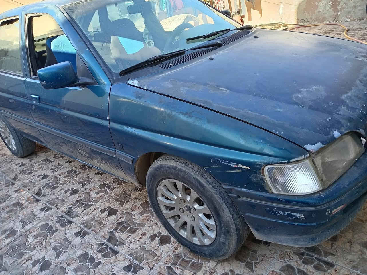 سيارت فورد موديل 93 سنويه جديده رقم جديد هزه  بور بديتة صرف  وطخم تعبان بدون صبغ محرك 16  تحويل وكاله سعر17$ورقه وبي مجال  العنوان موصل الخاص مفتوح ***********
