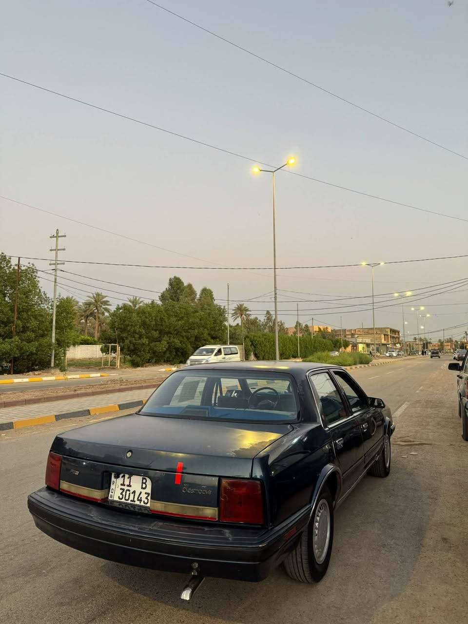 السلام عليكم
اولدز mobile انتيكا للبيع 
موديل 1990 
لون نيلي 
كير مكينه كفاله عامه جديده 
غرفة السيارة نضيفة جدا 
تخم تايرات جديد 
حدادية  جديد 
باتري جديد 
دهن وفلتر اصلي جديد 
تبريد شغال
السيارة مكفولة من الضربة القوية 
بيها جراد بالقطع التلاثة موضحة بالصور 
كير مكينة شرط 
تحويل مباشر مشروع وطني 
رقم بغداد جديد 
هزة وفحص جديد
مكان السيارة واسط الصويره 
السعر 47 وبيها مجال بسيط 
للأستفسار 
***********
