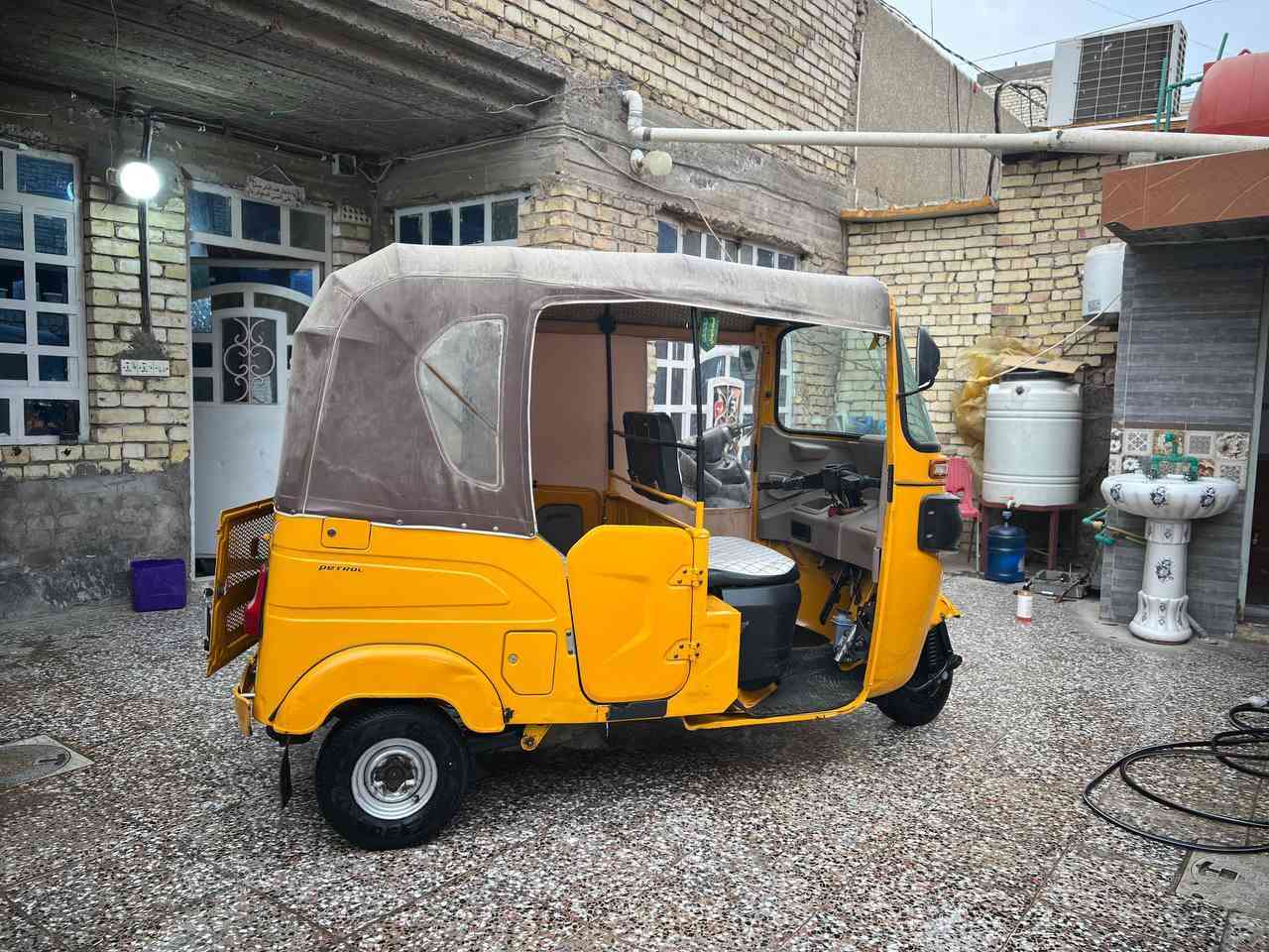 سلام عليكم 
تكتك 2021 شهر ال 11
تكتك مكينته ما مفتوحه بس زنجيل مبدل
بيه طخه جوة البك لايت راجعه بارد وطخه بلغد هم راجعه بارد
دوس ما معمره ابلادية
العنوان بغداد الشماعيه حي السفير
رقم الهاتف :***********
