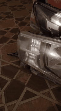 سلام عليكم لايتات هايلوكس يرهمن من 2016 الى 2025 مال شركه مكاني البصره سفوان تواصل ***********٨
