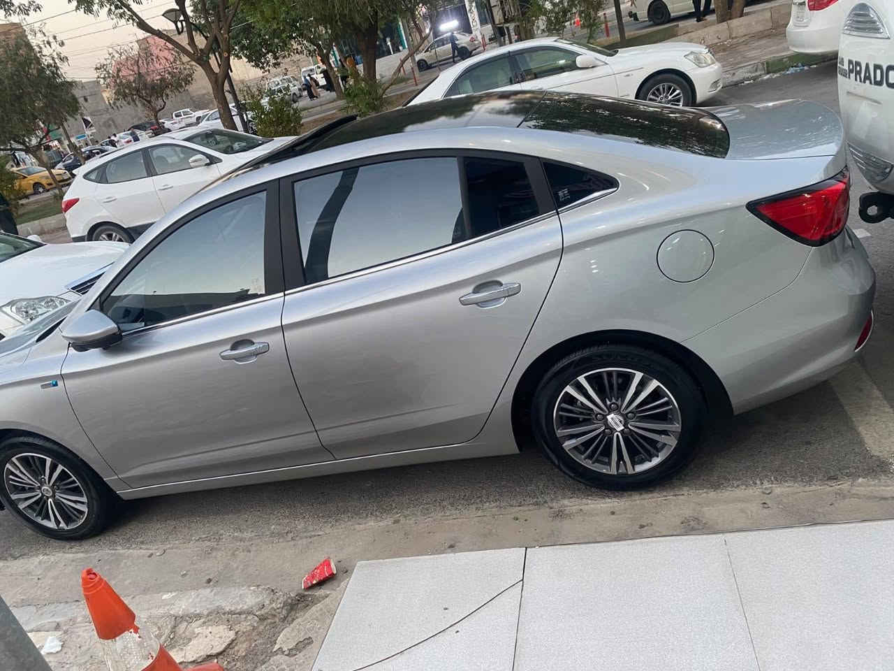 MG5 2023 luxury
فول مواصفات. بةصمه. بريك بصمه . ئوتوهولد. ٤كامرة . صلايد . كوشنات جلد و هيتةر .الكثير من الميزات الأخرى...يدة واحده.
.ماشيه ٣٣ كيلو سعر(١١٢) بيها مجال بصيط
***********
