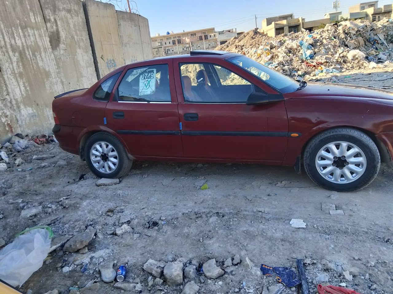 السلام عليكم
سيارة للبيع موديل 96  تبريد يراد بس غاز 
رقم انكليزي
 سنوية هزة جديدة سيارة جاهزة
السعر 32 وبيه مجال بسيط
المكان بغداد حي الجهاد 
مكلف بالنشر هذا رقم صاحبه/ *********** واتساب
