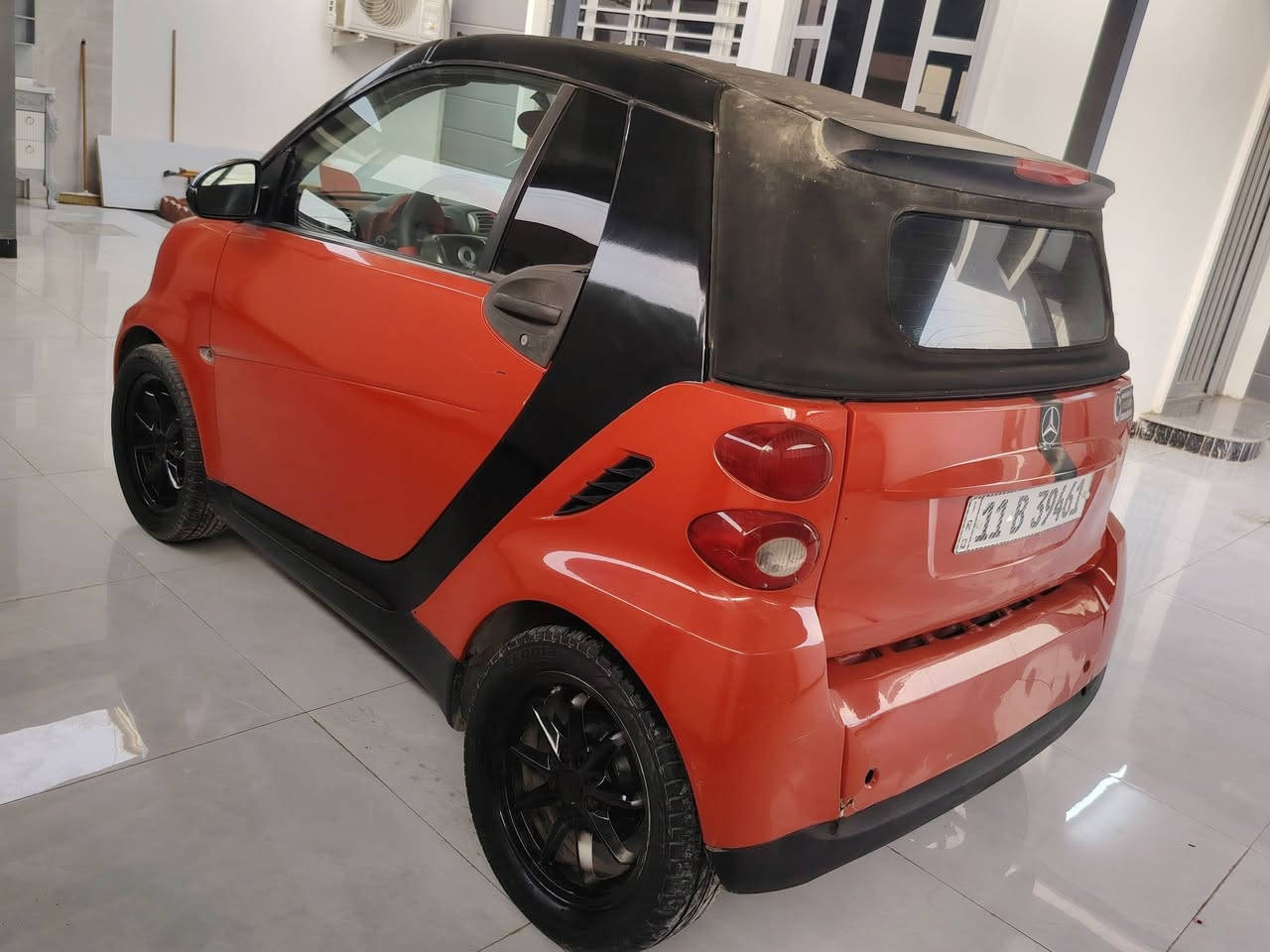 مارسدس سمارت
موديل 2008 
رقم بغداد انكليزي شرط التحويل  
مكينه 3 سلندر. مكفوله 
كير اوتوماتيك مكفول 
تخم تاير جديد 
تبريد ثلج 
صدر امامي وخلفي مضبوطات 
بدون ضرر 
غرفتها حلوه. 

________________________________________

السعر. 42.    نقد فقط بدون قسط. 

مراوس حسب القناعه    

العنوان سامراء  

رقمي. ***********

اخواني. رجاءا.  الميشتري ليعلق  وليتصل.   

شراي.  اتصل  وتدلل.  ارضيك بسعرها.
