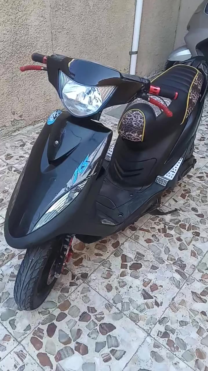 السعر 900 الف وبيه مجال للشراي العنوان مدينة الصدر رقم الهاتف ***********
