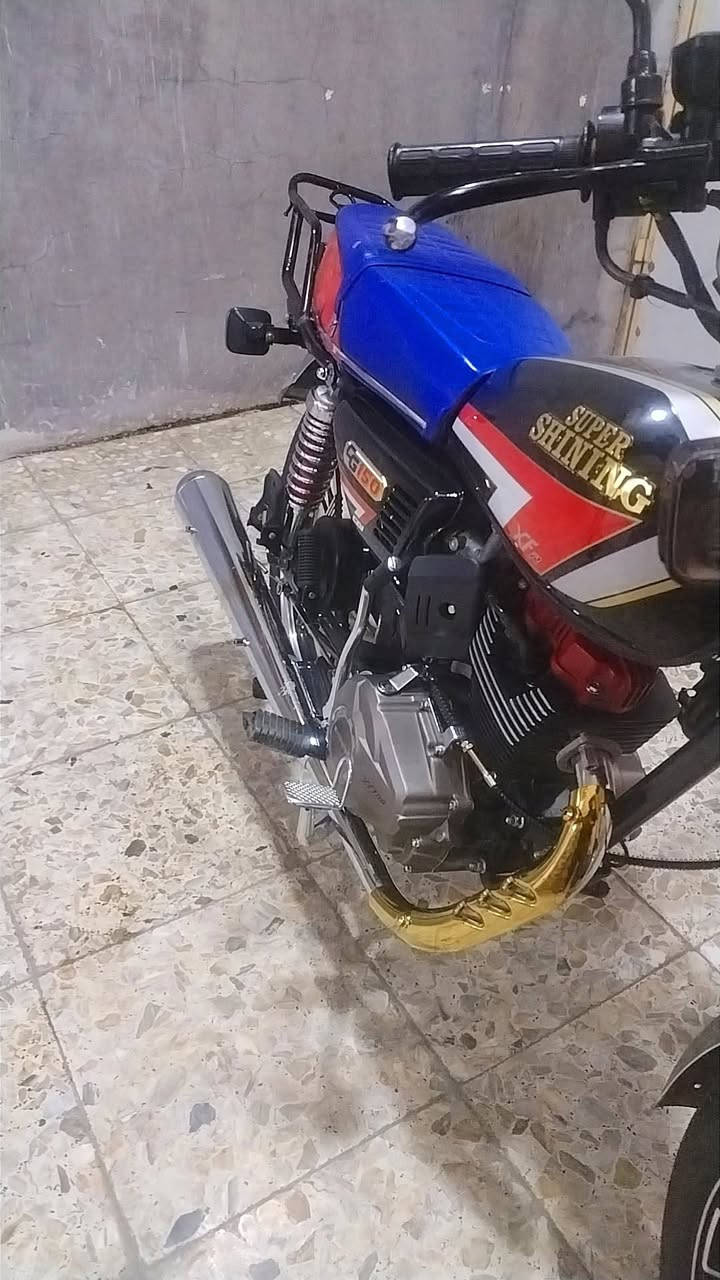 سلام عليكم شباب دراجه يراني شاينك نضيفه دراجه جديده رقم وسنويه دراجه كبل للشارع  سعر 225000وبيها مجال  تواصل علا هاذ رقم ***********
